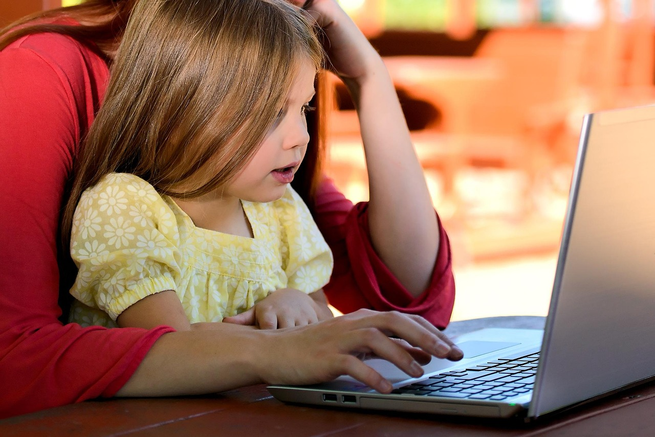Side Hustles for Stay-at-Home Moms With Limited Time [2025 Guide]