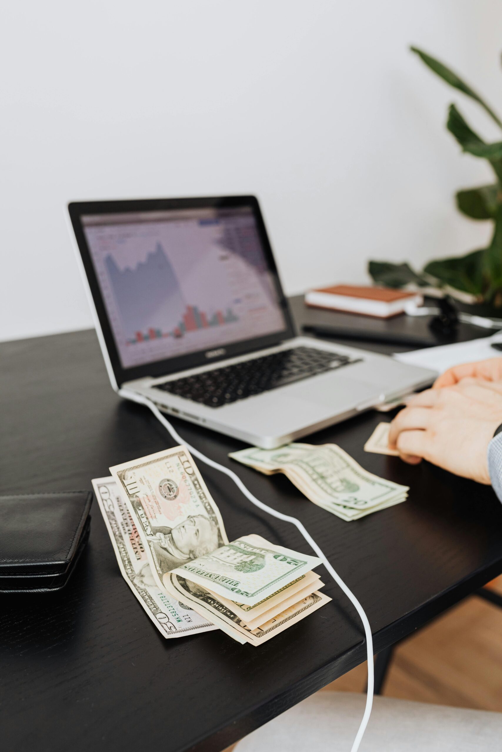 College Students: Earn Extra Cash with These Simple Gigs